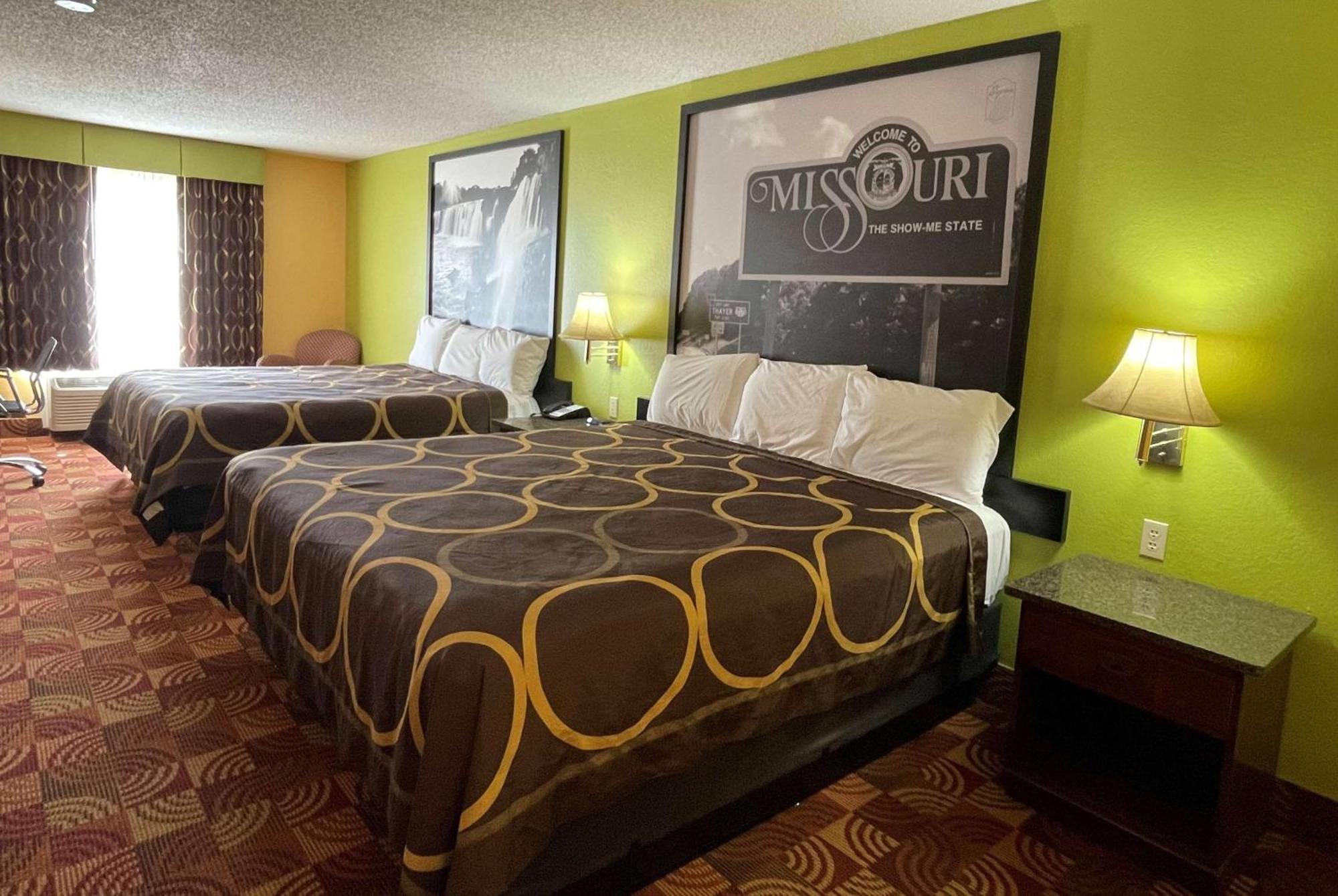 Super 8 By Wyndham Lake Of The Ozarks Eldon Exteriér fotografie