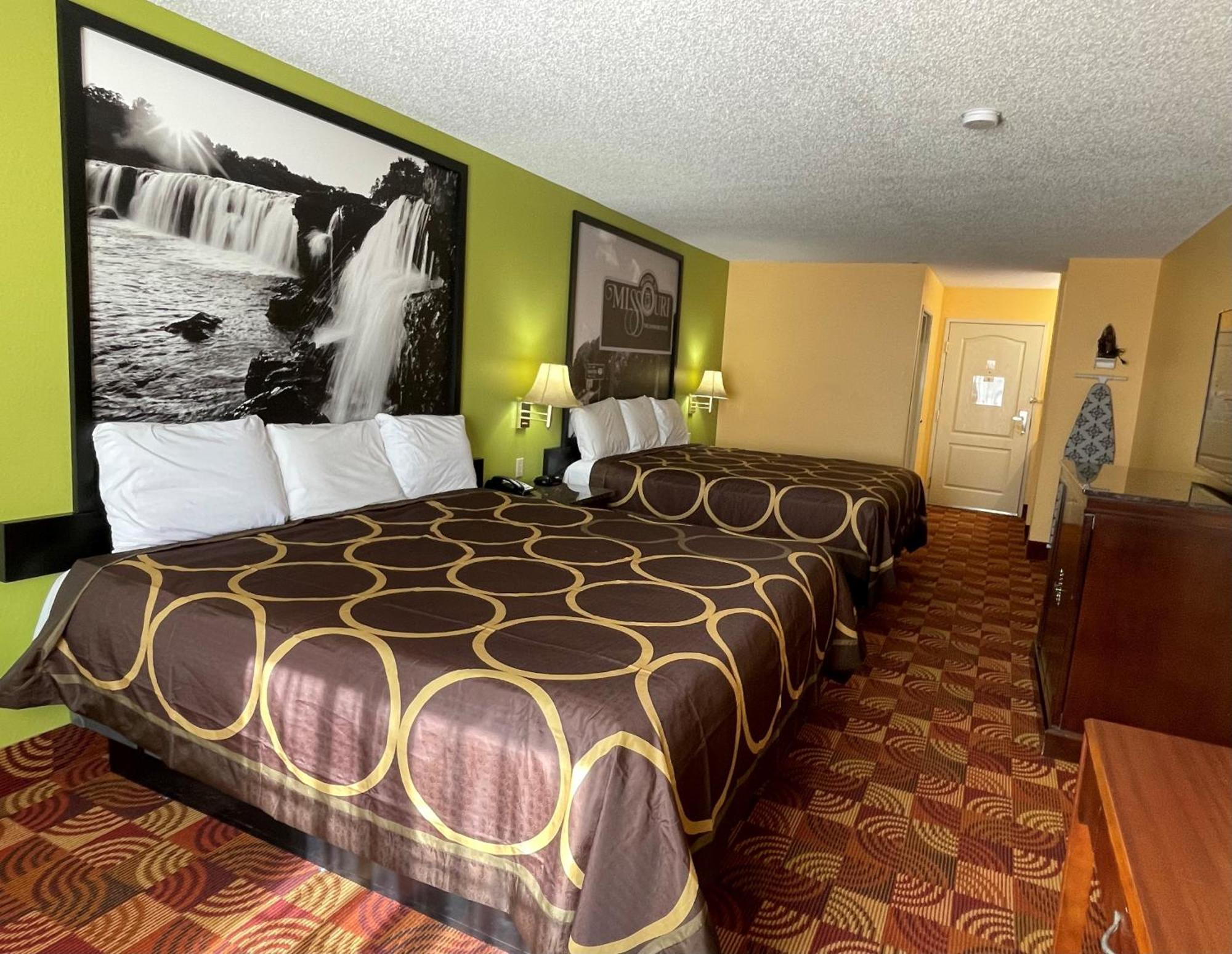 Super 8 By Wyndham Lake Of The Ozarks Eldon Exteriér fotografie