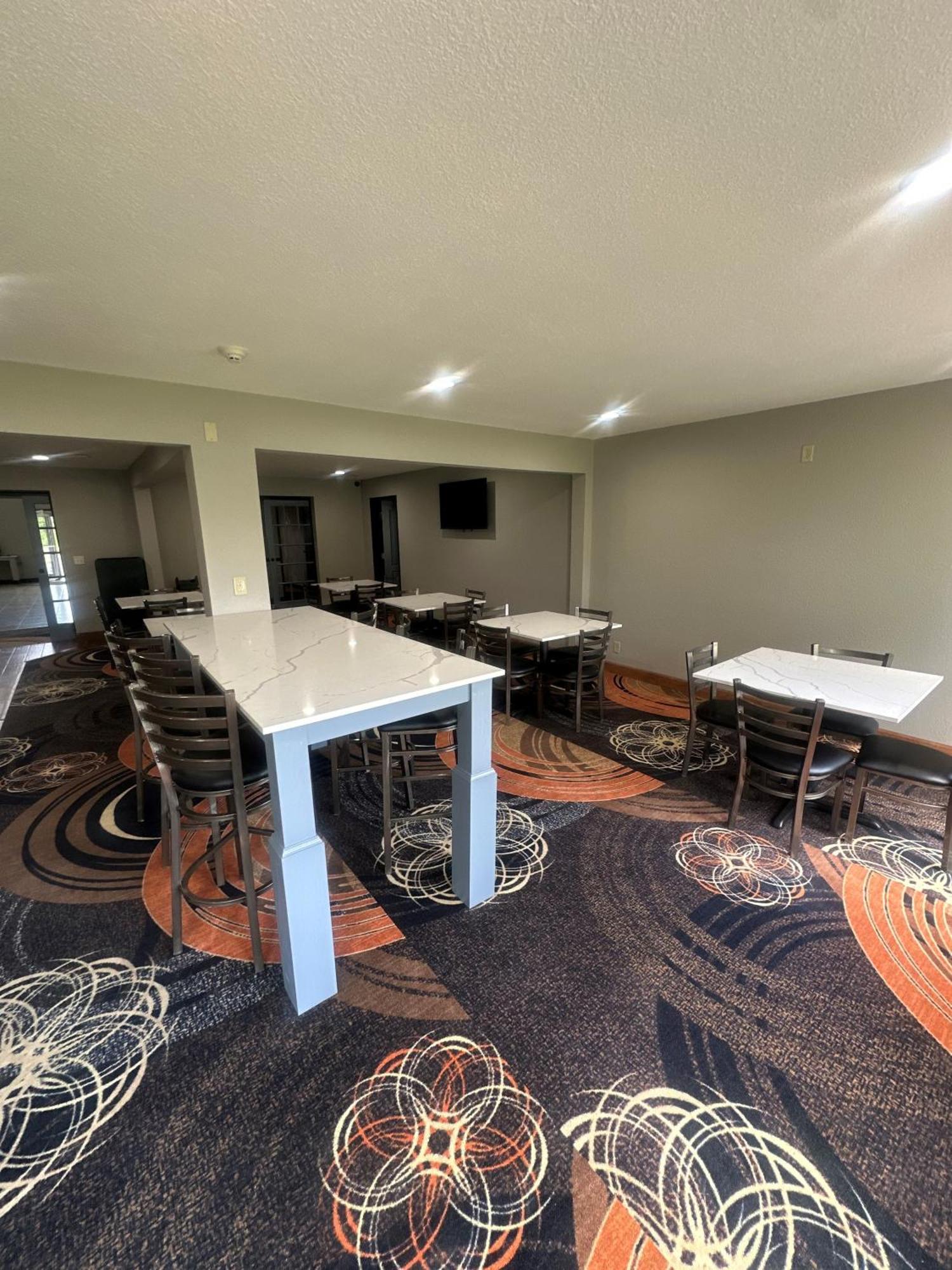 Super 8 By Wyndham Lake Of The Ozarks Eldon Exteriér fotografie