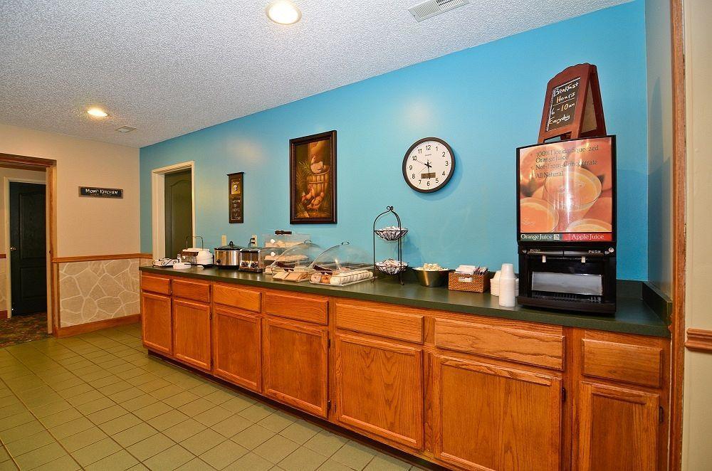 Super 8 By Wyndham Lake Of The Ozarks Eldon Exteriér fotografie