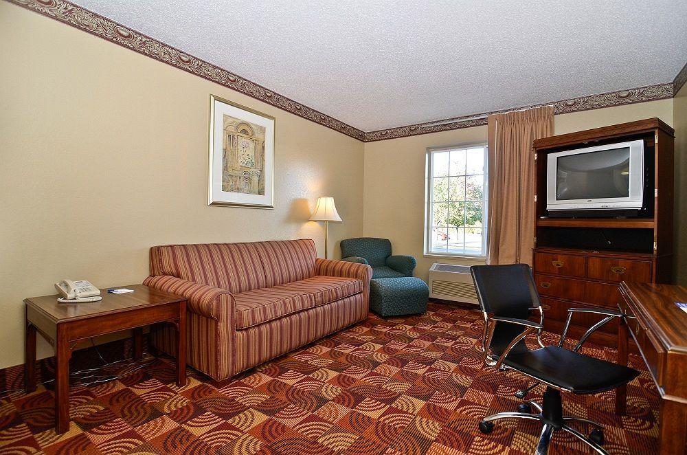 Super 8 By Wyndham Lake Of The Ozarks Eldon Exteriér fotografie