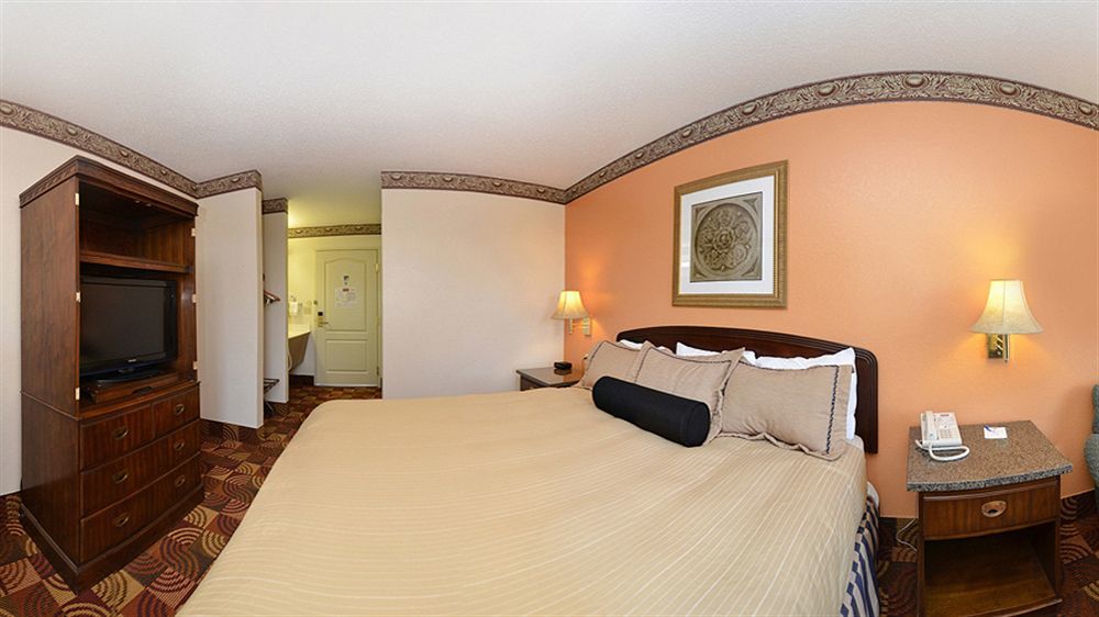 Super 8 By Wyndham Lake Of The Ozarks Eldon Exteriér fotografie
